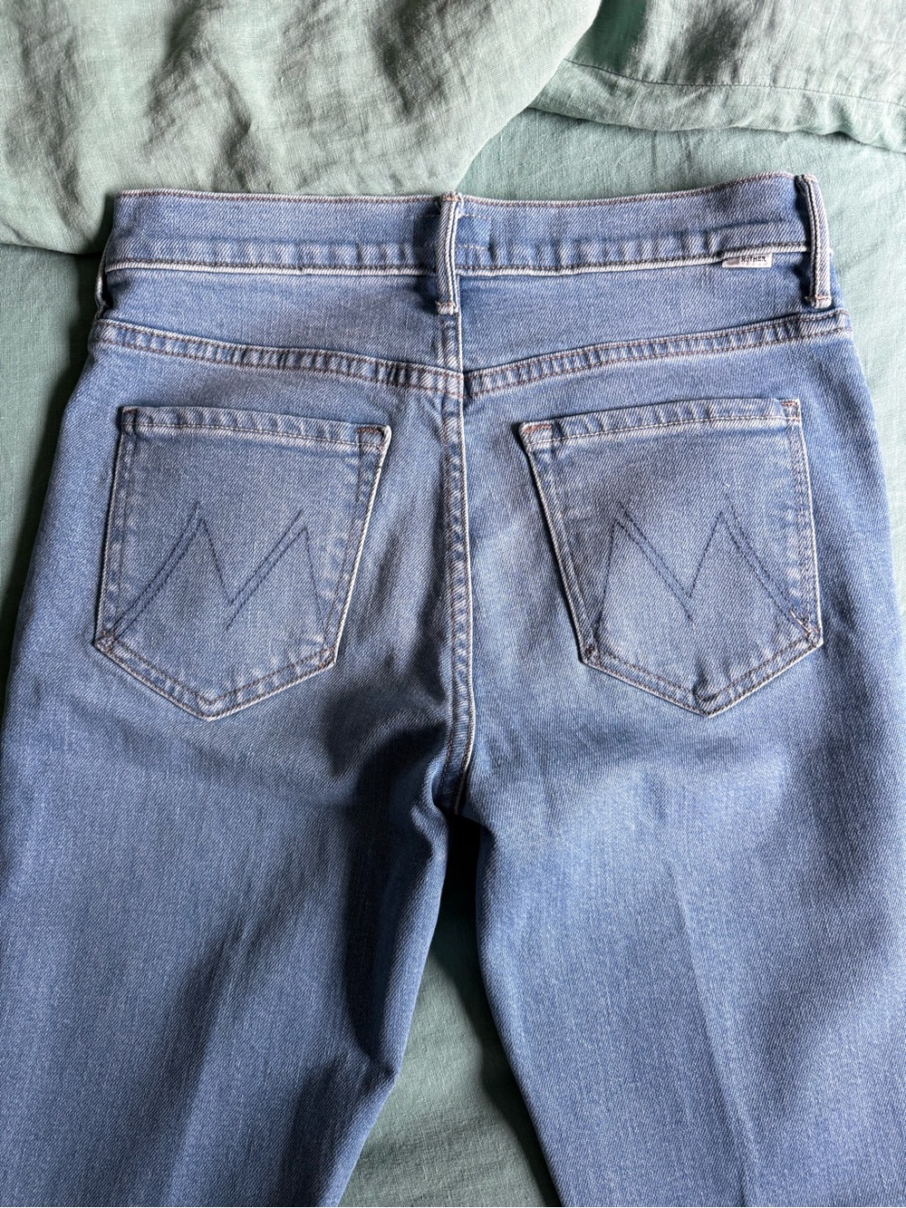 Mother Denim - The Weekender Fray - Picture 5 of 5